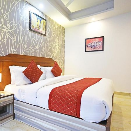 Hotel The Best Near Delhi Airport Нью-Дели Экстерьер фото