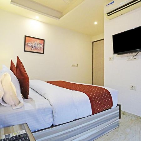 Hotel The Best Near Delhi Airport Нью-Дели Экстерьер фото