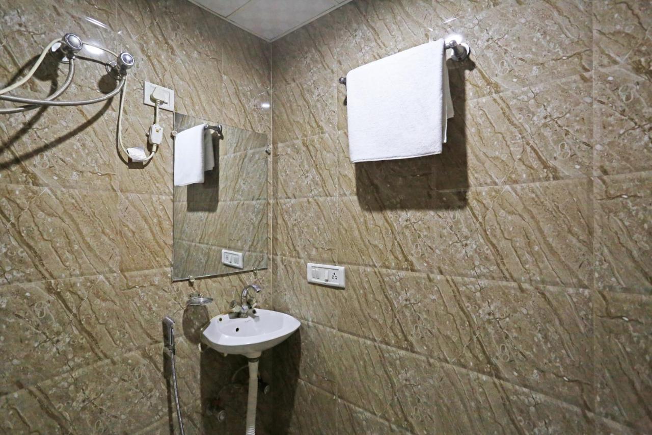 Hotel The Best Near Delhi Airport Нью-Дели Экстерьер фото