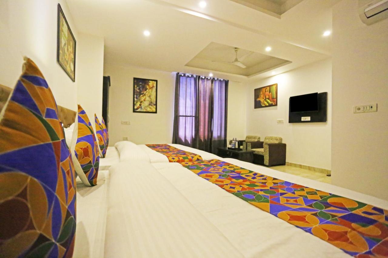 Hotel The Best Near Delhi Airport Нью-Дели Экстерьер фото